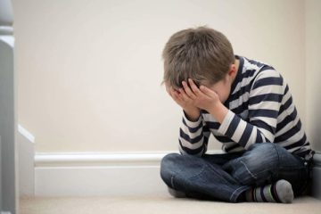 کودکی که دچار تروما شده است