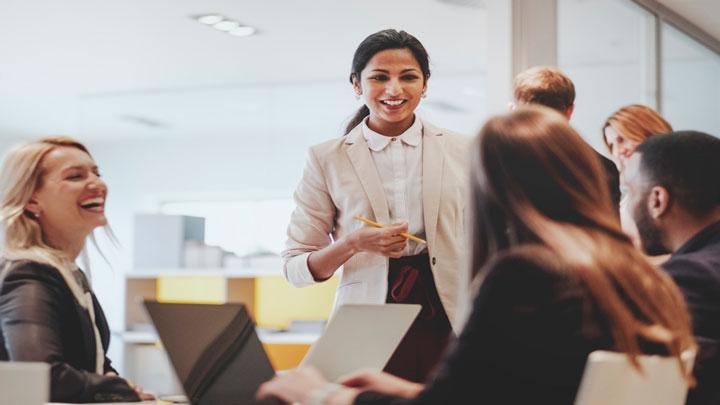 ۱۰ نکته برای بیشتر دیده شدن در محیط کار