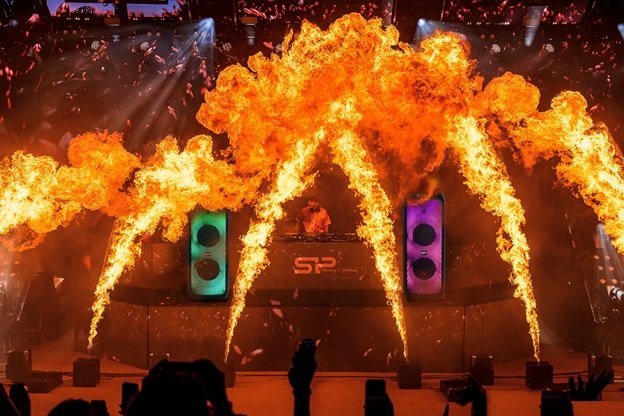 چطور یک اسپیکر مناسب انتخاب کنیم؟ 4 1700407404 238 چطور یک اسپیکر مناسب انتخاب کنیم؟