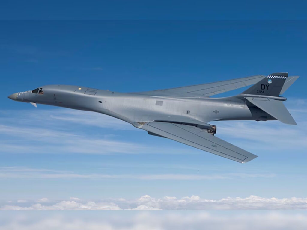 بمب افکن بی-1 لنسر آمریکا چه قابلیت هایی دارد؟ 41 بمب افکن بی-1 لنسر