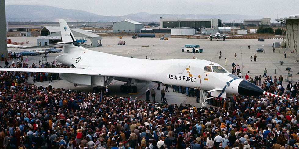 بمب افکن بی-1 لنسر آمریکا چه قابلیت هایی دارد؟ 30 بمب افکن بی 1- لنسر