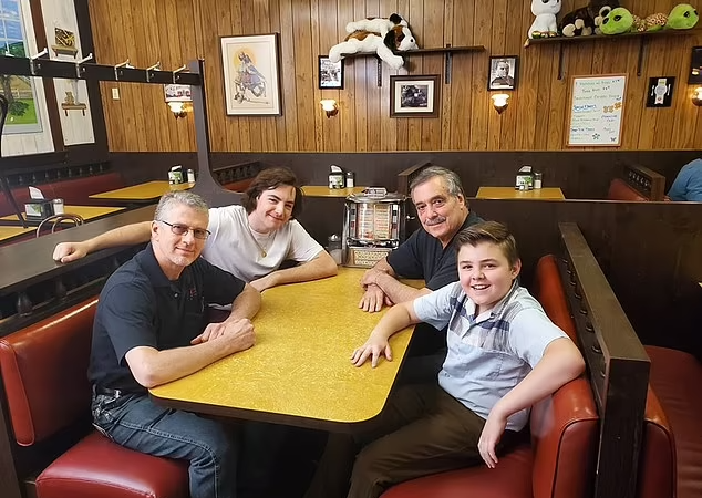 1709827861 416 فروش رستوران سکانس آخر سریال خانواده سوپرانو به قیمت 826