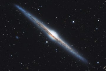NGC 4565، کهکشانی در لبه