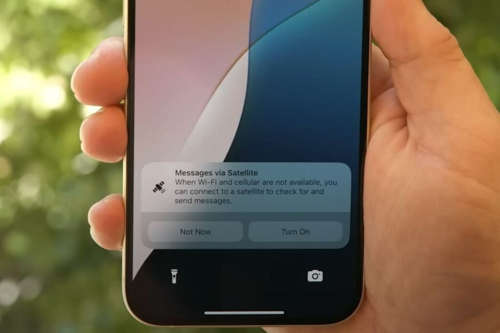 اولین تجربه‌های کاربران از قابلیت ارسال پیام ازطریق ماهواره در iOS 18