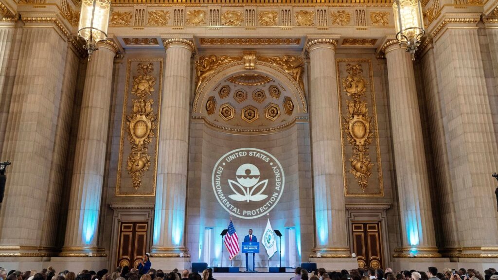 رأی دیوان عالی آمریکا به لغو یک حکم 40 ساله؛ رگولاتورها خلع سلاح می‌شوند