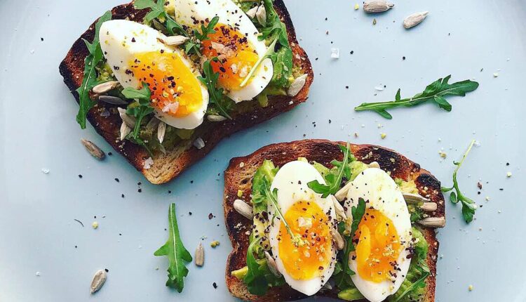 1723515974 726 ۱۵ ایده صبحانه برای افت وزن سالم ۴ مسئله