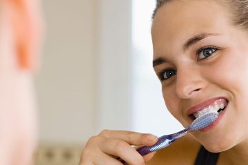 بهترین زمان مسواک زدن:  قبل از خواب، قبل از صبحانه یا بعد صبحانه؟
