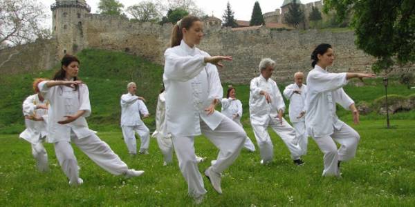 1740095705 86 ۱۳ ورزش مناسب برای زنان بالای ۵۰ سال دوپلر