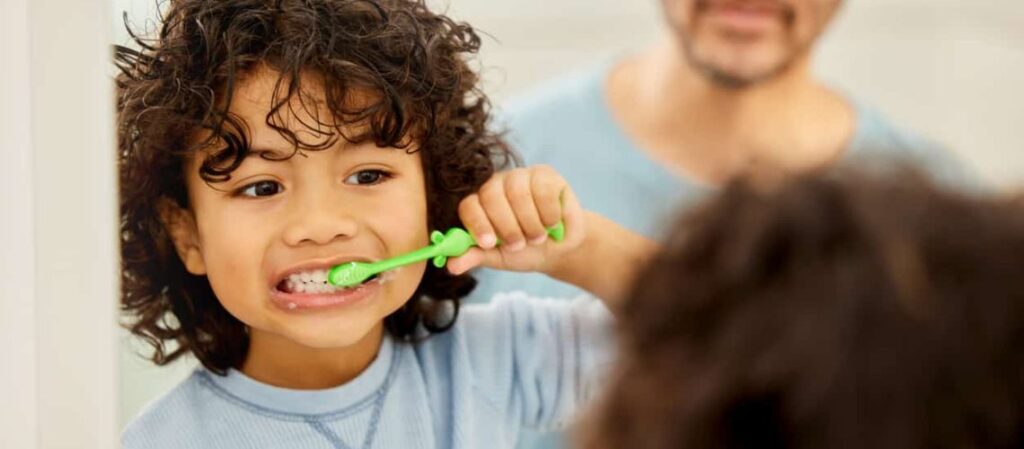 تشویق کودکان به مسواک زدن