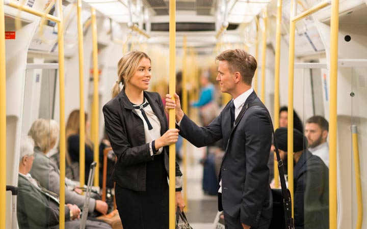 تعامل با دیگران در اماکن عمومی و تأثیر اولین برخورد در قضاوت افراد