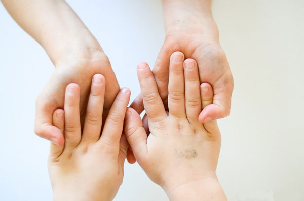 1752834630 841 بازی دو نفره خانگی بدون وسیله ۱۰ بازی دلنشین و